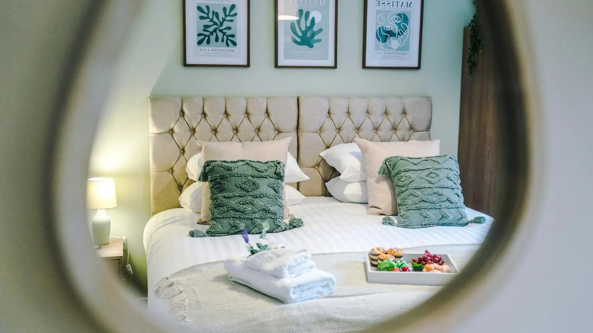 New! 4 X Stunning City Centre Apartments In Chester By 53 Degrees Property, Ideal For Individuals, Couples Or Business Groups!