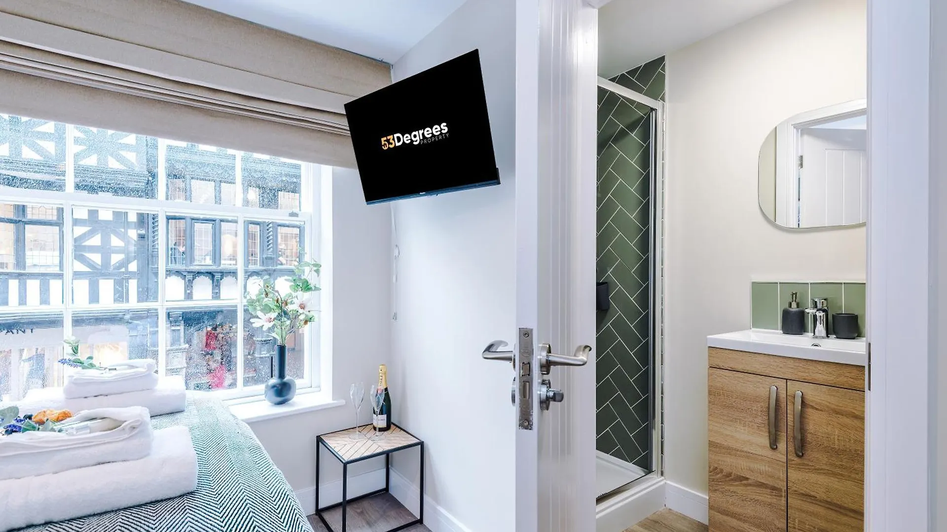 New! 4 X Stunning City Centre Apartments In Chester By 53 Degrees Property, Ideal For Individuals, Couples Or Business Groups! Regno Unito