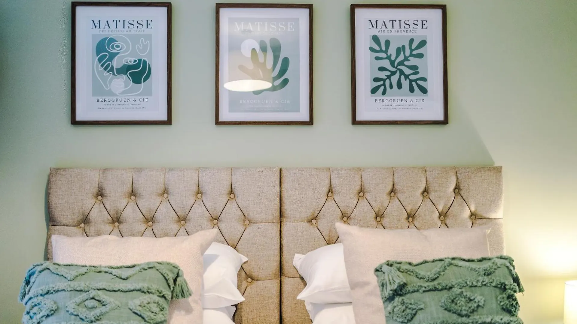 New! 4 X Stunning City Centre Apartments In Chester By 53 Degrees Property, Ideal For Individuals, Couples Or Business Groups!