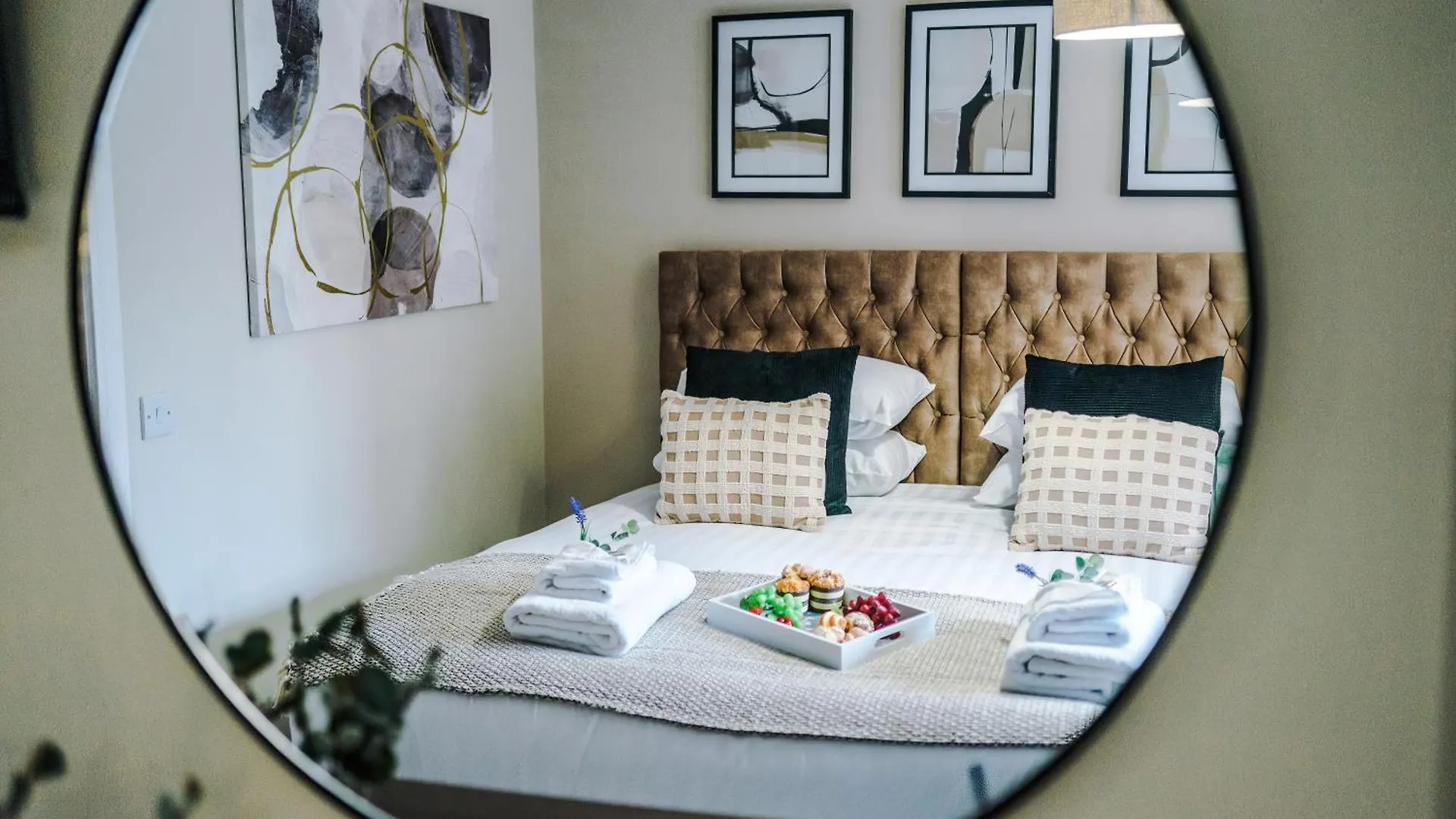 New! 4 X Stunning City Centre Apartments In Chester By 53 Degrees Property, Ideal For Individuals, Couples Or Business Groups!