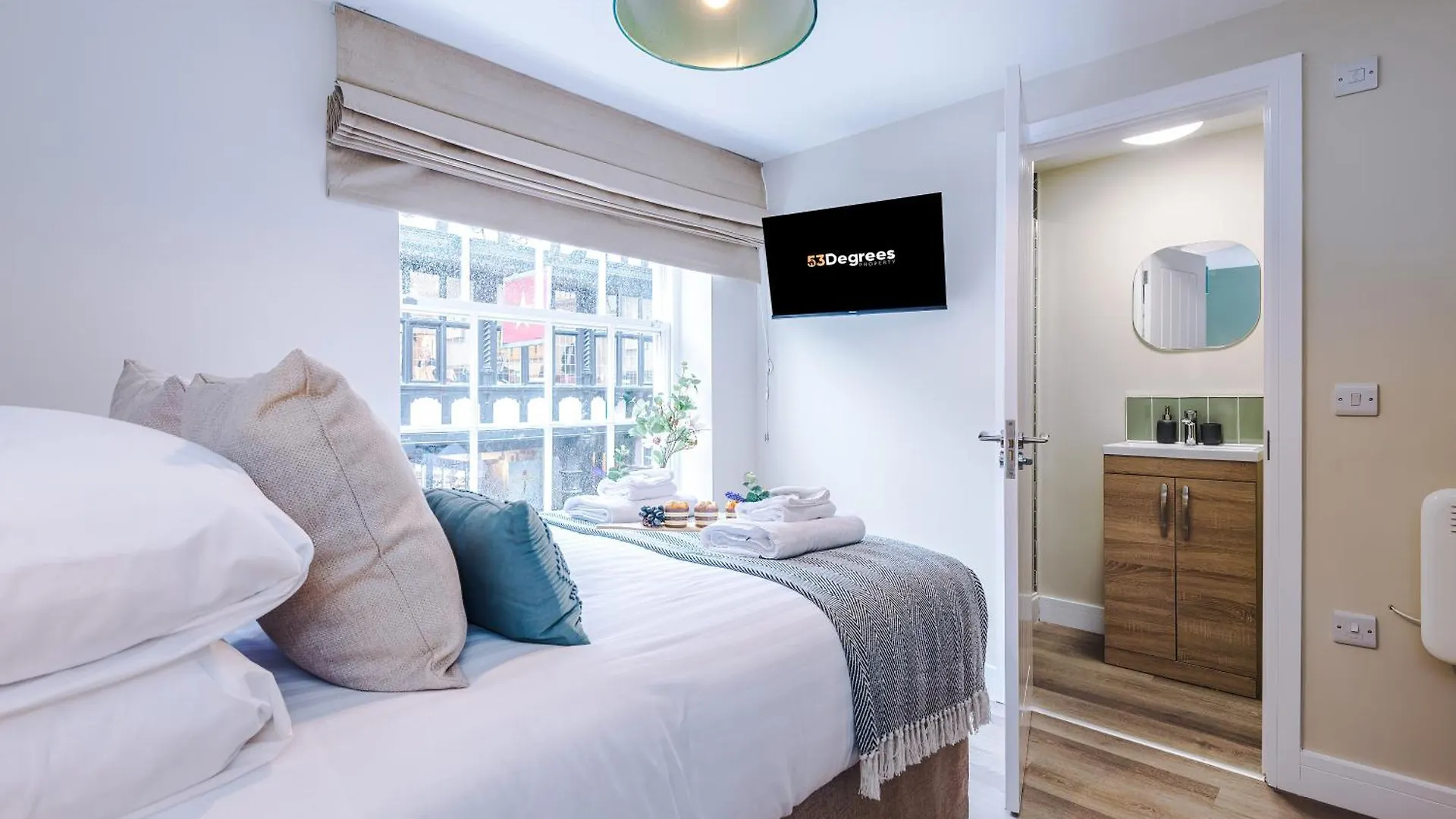 New! 4 X Stunning City Centre Apartments In Chester By 53 Degrees Property, Ideal For Individuals, Couples Or Business Groups!